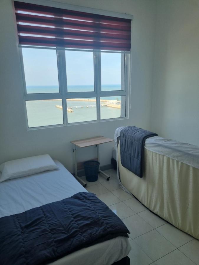 Seaside Haven Homestay Seaview Unit With Pool Opposite Ktcc & Mayang Mall - Pangsapuri Ladang Tanjung Kuala Terengganu Kültér fotó